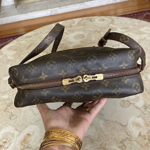 Authentic Louis Vuitton Monogram Danube GM Unisex Shoulder Crossbody Bag - Picture 3 of 15